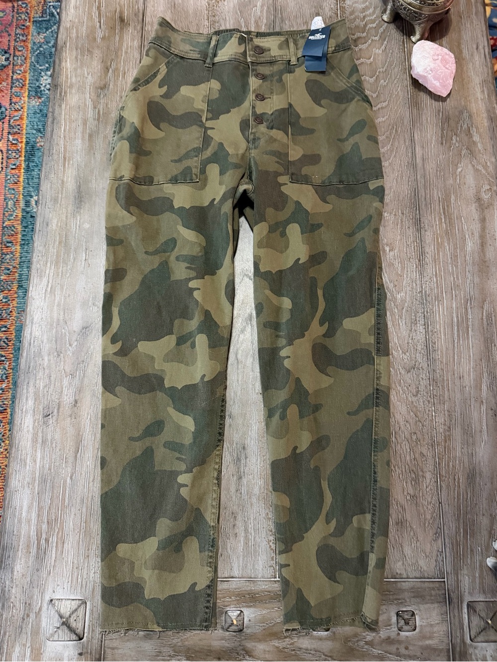 Hollister Camouflage Cargo Pants - Olive Camo